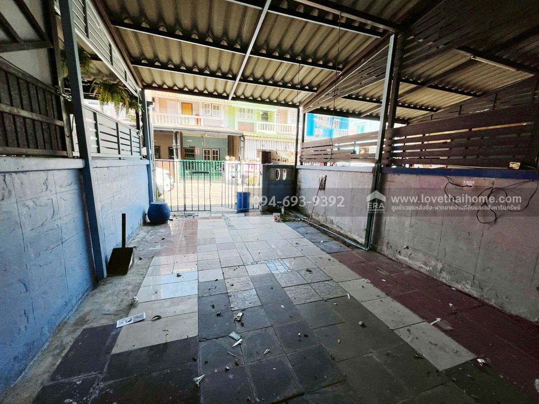 ขายทาวน์เฮ้าส์ 2 ชั้น ซอยพระยาสุเรนทร์30 แยก6 หมู่บ้านบ้านงาม พื้นที่ 18 ตรว. ด่วนๆ ราคาลดสุดๆค่ะ ขายเพียง 1.28 ล้านบาทเท่านั้น