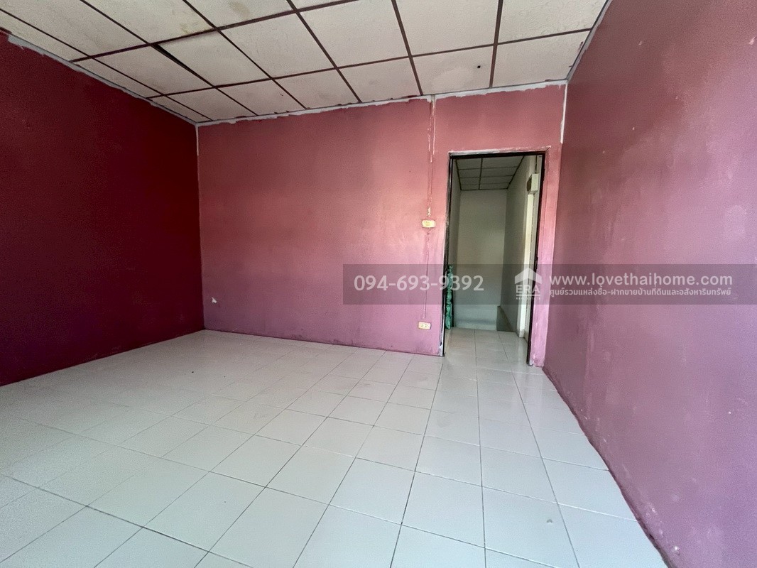 ขายทาวน์เฮ้าส์ 2 ชั้น ซอยพระยาสุเรนทร์30 แยก6 หมู่บ้านบ้านงาม พื้นที่ 18 ตรว. ด่วนๆ ราคาลดสุดๆค่ะ ขายเพียง 1.28 ล้านบาทเท่านั้น