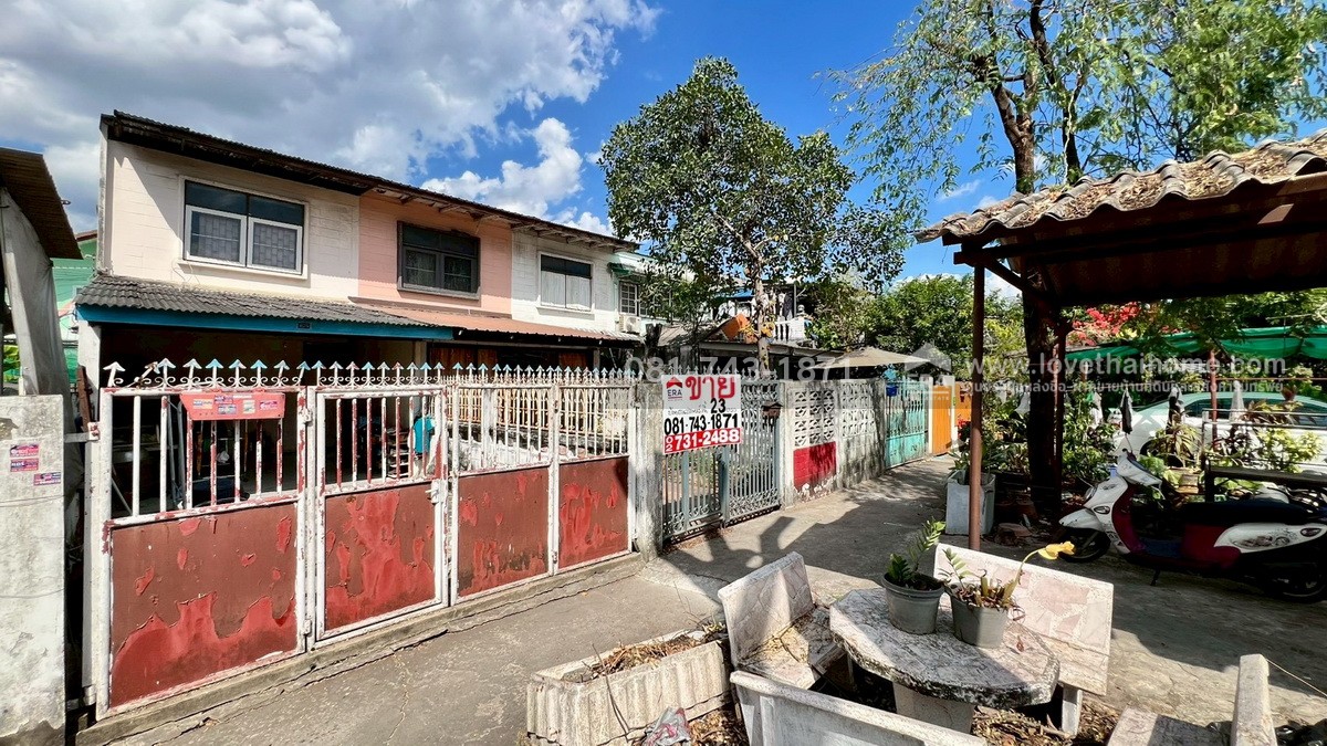 ขายทาวน์เฮ้าส์ 2 ชั้น ซอยนวมินทร์47 หลังสำนักงานที่ดินบางกะปิ พื้นที่ 23 ตรว. หน้าบ้านมีที่จอดรถ ขายถูกมาก 1.8 ล้านบาท ทำเลดี ใกล้สวนนวมินทร์ภิรมย์และเดอะมอลล์บางกะปิ