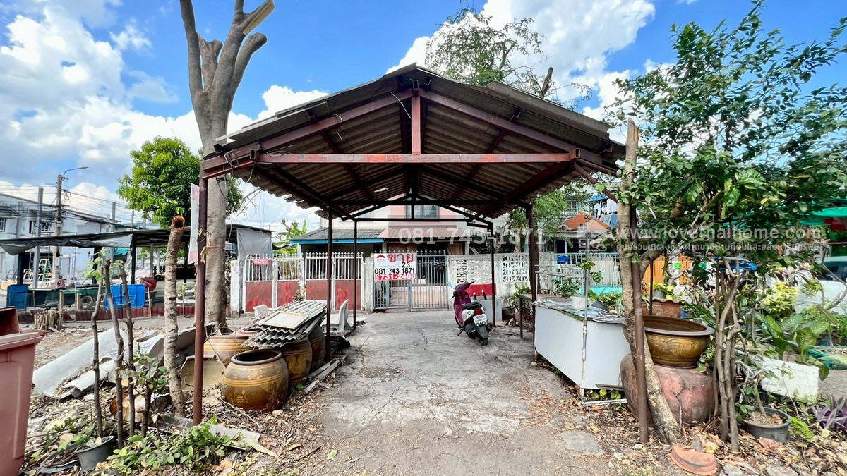 ขายทาวน์เฮ้าส์ 2 ชั้น ซอยนวมินทร์47 หลังสำนักงานที่ดินบางกะปิ พื้นที่ 23 ตรว. หน้าบ้านมีที่จอดรถ ขายถูกมาก 1.8 ล้านบาท ทำเลดี ใกล้สวนนวมินทร์ภิรมย์และเดอะมอลล์บางกะปิ