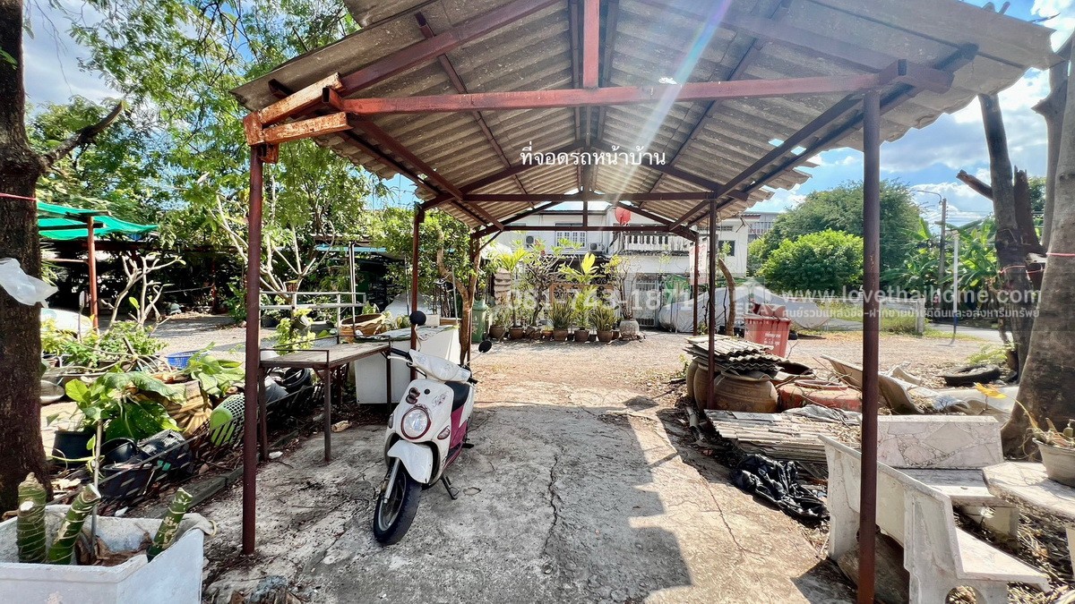 ขายทาวน์เฮ้าส์ 2 ชั้น ซอยนวมินทร์47 หลังสำนักงานที่ดินบางกะปิ พื้นที่ 23 ตรว. หน้าบ้านมีที่จอดรถ ขายถูกมาก 1.8 ล้านบาท ทำเลดี ใกล้สวนนวมินทร์ภิรมย์และเดอะมอลล์บางกะปิ