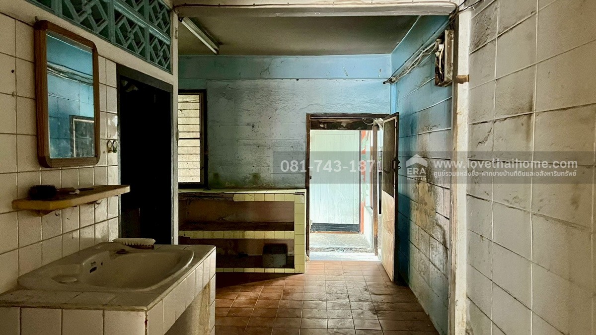 ขายทาวน์เฮ้าส์ 2 ชั้น ซอยนวมินทร์47 หลังสำนักงานที่ดินบางกะปิ พื้นที่ 23 ตรว. หน้าบ้านมีที่จอดรถ ขายถูกมาก 1.8 ล้านบาท ทำเลดี ใกล้สวนนวมินทร์ภิรมย์และเดอะมอลล์บางกะปิ