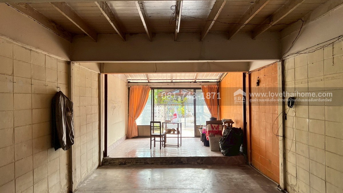 ขายทาวน์เฮ้าส์ 2 ชั้น ซอยนวมินทร์47 หลังสำนักงานที่ดินบางกะปิ พื้นที่ 23 ตรว. หน้าบ้านมีที่จอดรถ ขายถูกมาก 1.8 ล้านบาท ทำเลดี ใกล้สวนนวมินทร์ภิรมย์และเดอะมอลล์บางกะปิ