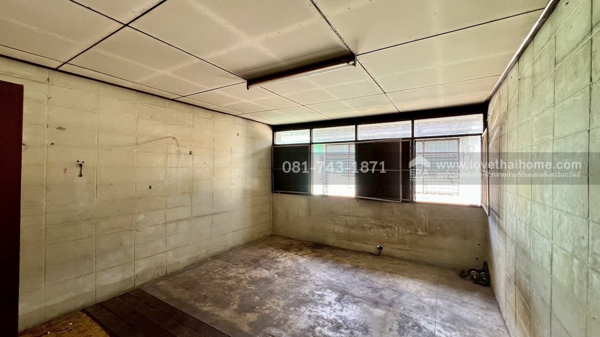 ขายทาวน์เฮ้าส์ 2 ชั้น ซอยนวมินทร์47 หลังสำนักงานที่ดินบางกะปิ พื้นที่ 23 ตรว. หน้าบ้านมีที่จอดรถ ขายถูกมาก 1.8 ล้านบาท ทำเลดี ใกล้สวนนวมินทร์ภิรมย์และเดอะมอลล์บางกะปิ