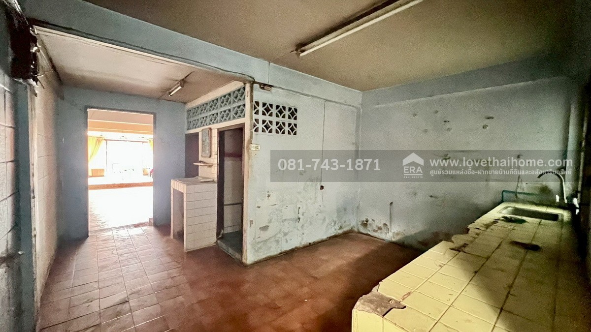 ขายทาวน์เฮ้าส์ 2 ชั้น ซอยนวมินทร์47 หลังสำนักงานที่ดินบางกะปิ พื้นที่ 23 ตรว. หน้าบ้านมีที่จอดรถ ขายถูกมาก 1.8 ล้านบาท ทำเลดี ใกล้สวนนวมินทร์ภิรมย์และเดอะมอลล์บางกะปิ