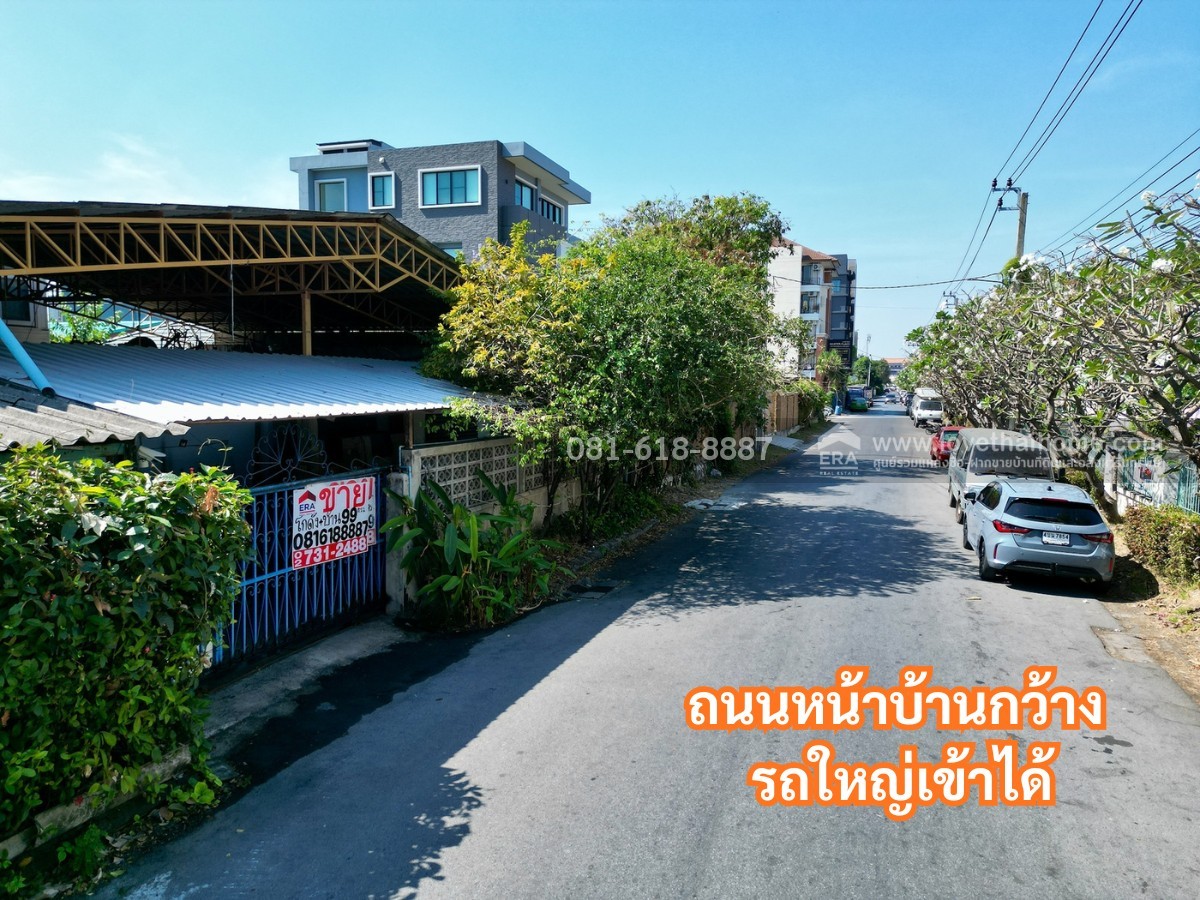 ขายบ้าน2ชั้นพร้อมโกดังหลังใหญ่ ซอยลาดพร้าว101แยก50 ถนนกว้างสุดในซอย รถใหญ่เข้าได้ พื้นที่ใช้สอยเยอะมาก ชื่อซอยเป็นมงคง ซอยชื่อ อยู่แล้วรวย ถ้าต้องการบ้านพร้อมที่เก็บของ ที่นี่ดีที่สุดครับ