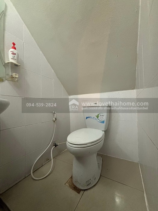 ขายตึกแถว 3 ชั้น คลองหลวง หมู่บ้านพรธิสาร3 ถ.เลียบคลองหก รังสิต-ปทุมธานี พื้นที่19.3ตรว. อยู่ติดถนนเมนหลัก ทำเลดีมาก เหมาะค้าขายหรือประกอบธุรกิจ ราคา4.6ล้าน ขายถูกสุดในย่านนั้น ใกล้ ม.เทคโนโลยีธัญบุรี เพียง 300 เมตร