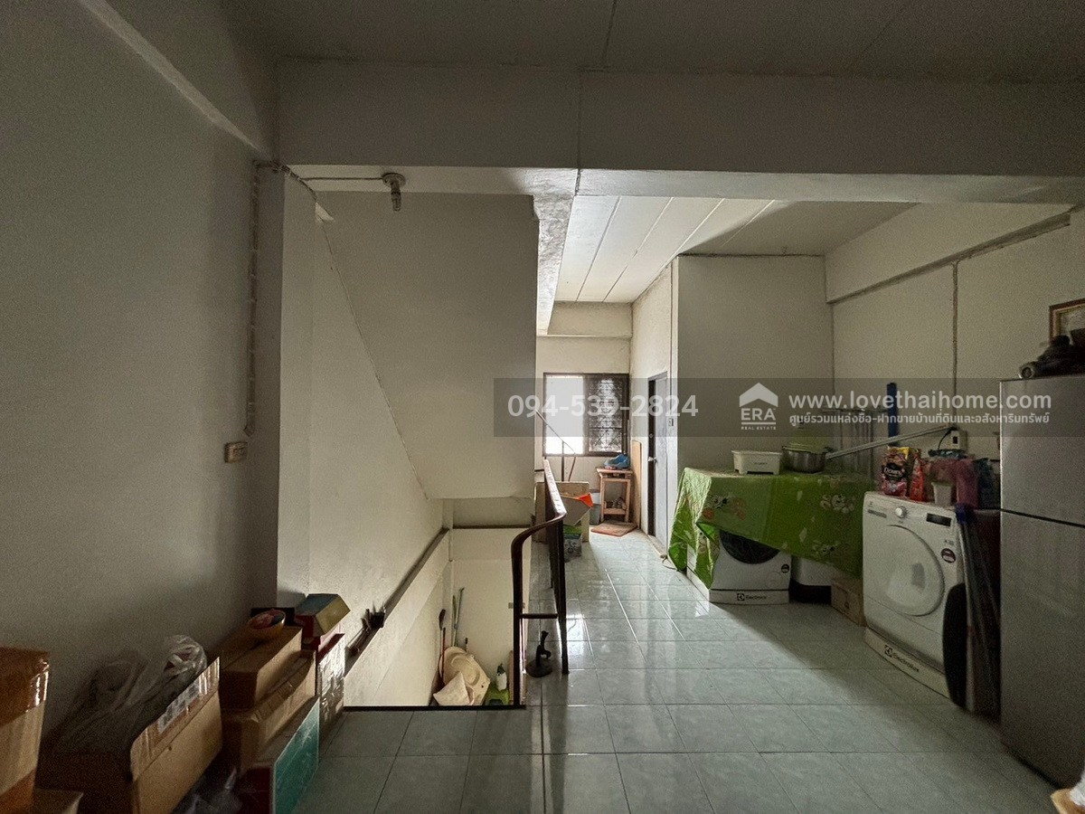 ขายตึกแถว 3 ชั้น คลองหลวง หมู่บ้านพรธิสาร3 ถ.เลียบคลองหก รังสิต-ปทุมธานี พื้นที่19.3ตรว. อยู่ติดถนนเมนหลัก ทำเลดีมาก เหมาะค้าขายหรือประกอบธุรกิจ ราคา4.6ล้าน ขายถูกสุดในย่านนั้น ใกล้ ม.เทคโนโลยีธัญบุรี เพียง 300 เมตร