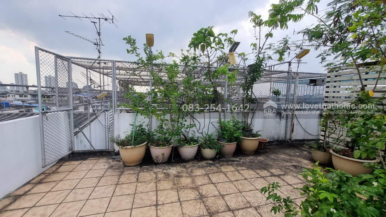 ขายตึกแถว4.5ชั้น เจริญนคร เชื่อมต่อสาทร–ธนบุรี ซ.สมเด็จพระเจ้าตากสิน 27 พื้นที่30.2ตรว. 2คูหา ราคาเพียง 10 ล้านบาท (ถูกมากเมื่อเทียบทำเล) ราคานี้หาได้ยากมากในย่านนี้