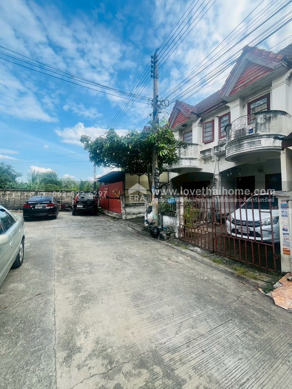 ขายทาวน์เฮ้าส์ 2 ชั้น ถนนเพชรเกษม หมู่บ้านพงษ์ศิริชัย1 พื้นที่ 16 ตารางวา ขายด่วนมาก "ต่ำกว่าราคาประเมิน" ราคาเพียง 1,150,000 บาทเท่านั้น ราคานี้มีจริงไม่ใช่พิมพ์ผิด!!! บนถนนเพชรเกษม ราคานี้หาไม่ได้อีกแล้ว หลังเดียวเท่านั้น หมดแล้วหมดเลยจ้า