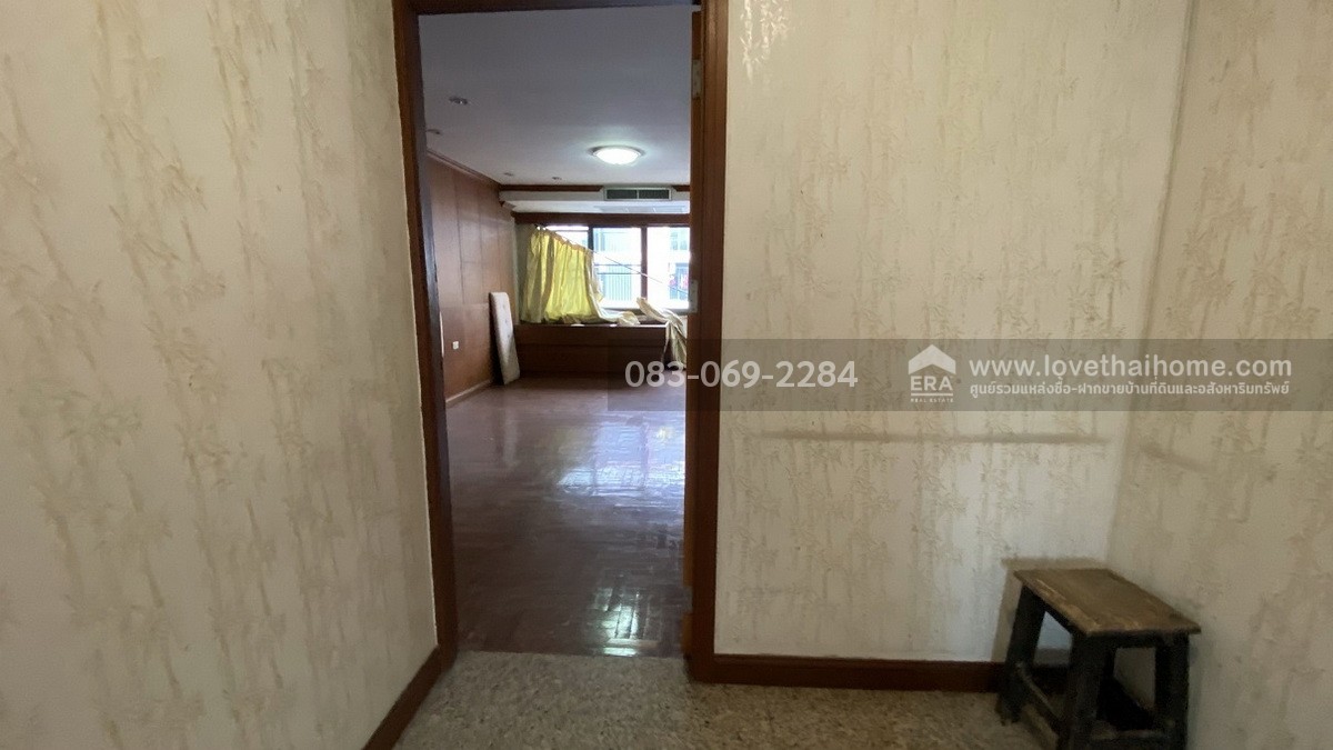 ขายตึกแถว4.5ชั้น ลาดพร้าว107 ใกล้มหาลัย RBAC ซ.ดีสมโชค ค้าขายได้ 24 ชม. พื้นที่20.4ตรว. ราคา4.6ล้าน ราคานี้ถ้าเทียบกับตึกแถวที่อยู่ย่านลาดพร้าวและบางกะปิ ราคาถูกมาก หาไม่ได้แล้ว