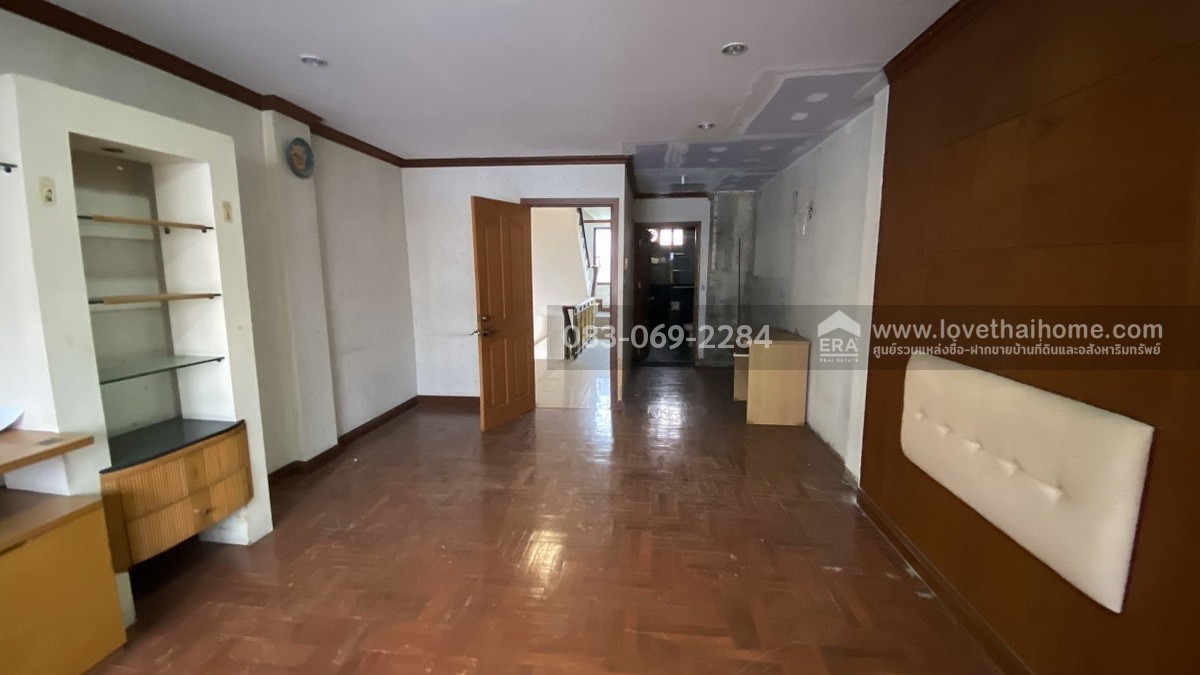 ขายตึกแถว4.5ชั้น ลาดพร้าว107 ใกล้มหาลัย RBAC ซ.ดีสมโชค ค้าขายได้ 24 ชม. พื้นที่20.4ตรว. ราคา4.6ล้าน ราคานี้ถ้าเทียบกับตึกแถวที่อยู่ย่านลาดพร้าวและบางกะปิ ราคาถูกมาก หาไม่ได้แล้ว