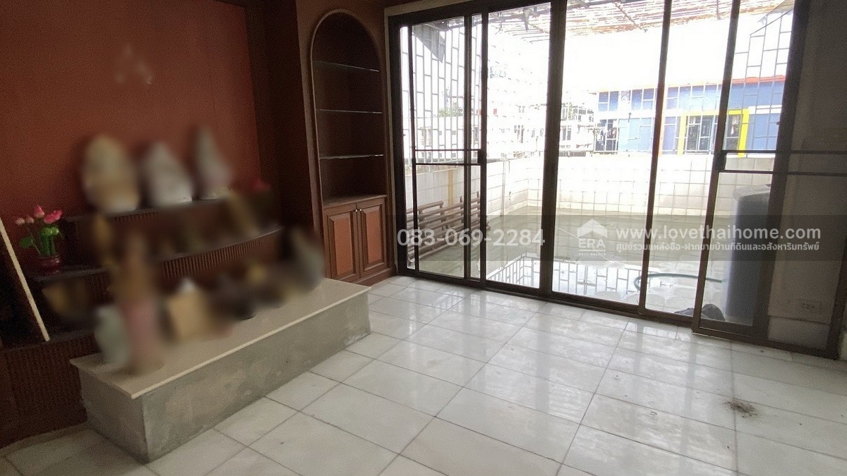 ขายตึกแถว4.5ชั้น ลาดพร้าว107 ใกล้มหาลัย RBAC ซ.ดีสมโชค ค้าขายได้ 24 ชม. พื้นที่20.4ตรว. ราคา4.6ล้าน ราคานี้ถ้าเทียบกับตึกแถวที่อยู่ย่านลาดพร้าวและบางกะปิ ราคาถูกมาก หาไม่ได้แล้ว