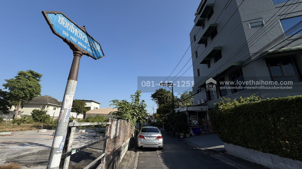 ขายทาวน์เฮ้าส์2ชั้นถนนพระราม9 ซอย13 ซอยโพธิ์หิรัญอุทิศ หมู่บ้านวิจิตชัย พื้นที่ 23 ตรว. ขาย 3.4 ล้านบาท ทำเลใจกลางพระราม9 ใกล้ MRT ศูนย์วัฒนธรรม