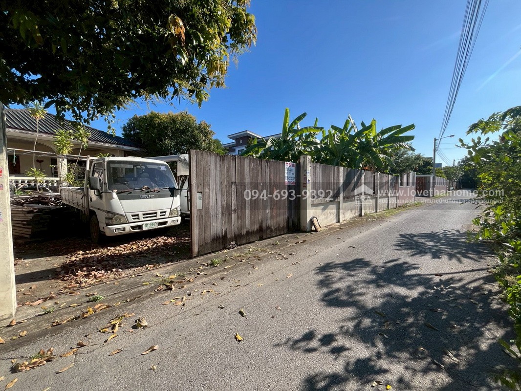 ขายบ้านเดี่ยว ซอยพระยาสุเรนทร์30 แยก6 พื้นที่ 153 ตรว. พื้นที่มากแบบนี้ไม่มีอีกแล้ว ขายเพียง 4.85 ล้านบาทเท่านั้น ทำเลดี ติดถนน 2 ด้าน ใกล้รถไฟฟ้าสายสีชมพู สถานีบางชัน