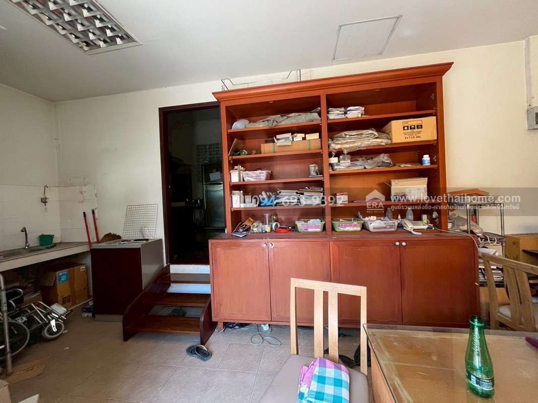 ขายบ้านเดี่ยว ซอยพระยาสุเรนทร์30 แยก6 พื้นที่ 153 ตรว. พื้นที่มากแบบนี้ไม่มีอีกแล้ว ขายเพียง 4.85 ล้านบาทเท่านั้น ทำเลดี ติดถนน 2 ด้าน ใกล้รถไฟฟ้าสายสีชมพู สถานีบางชัน