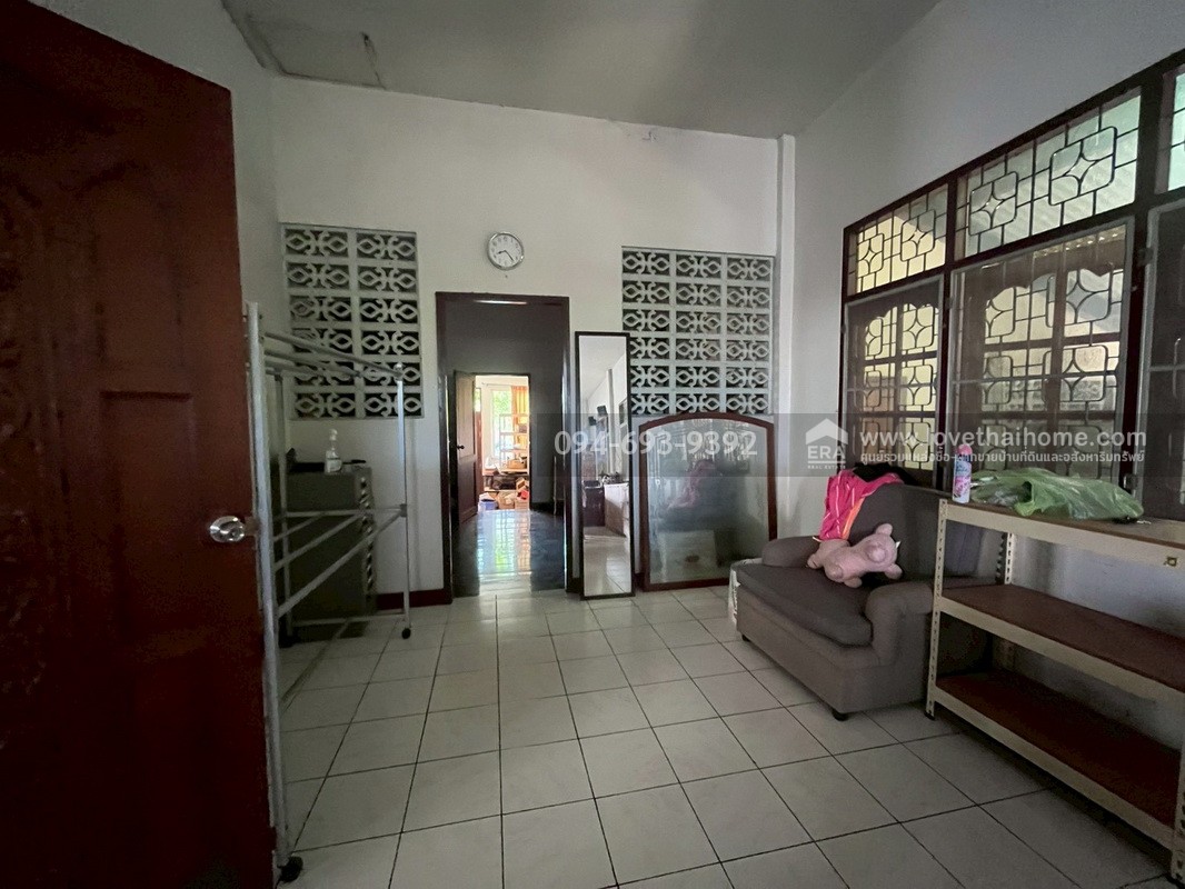 ขายบ้านเดี่ยว ซอยพระยาสุเรนทร์30 แยก6 พื้นที่ 153 ตรว. พื้นที่มากแบบนี้ไม่มีอีกแล้ว ขายเพียง 4.85 ล้านบาทเท่านั้น ทำเลดี ติดถนน 2 ด้าน ใกล้รถไฟฟ้าสายสีชมพู สถานีบางชัน