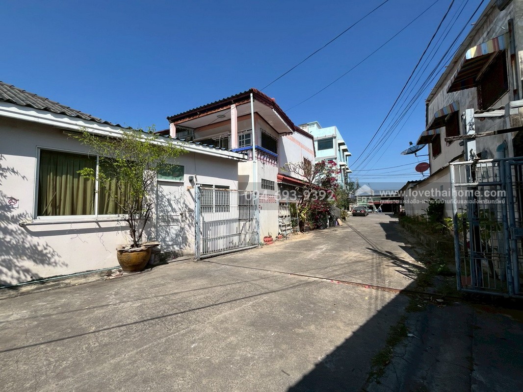 ขายบ้านเดี่ยว ซอยพระยาสุเรนทร์30 แยก6 พื้นที่ 153 ตรว. พื้นที่มากแบบนี้ไม่มีอีกแล้ว ขายเพียง 4.85 ล้านบาทเท่านั้น ทำเลดี ติดถนน 2 ด้าน ใกล้รถไฟฟ้าสายสีชมพู สถานีบางชัน