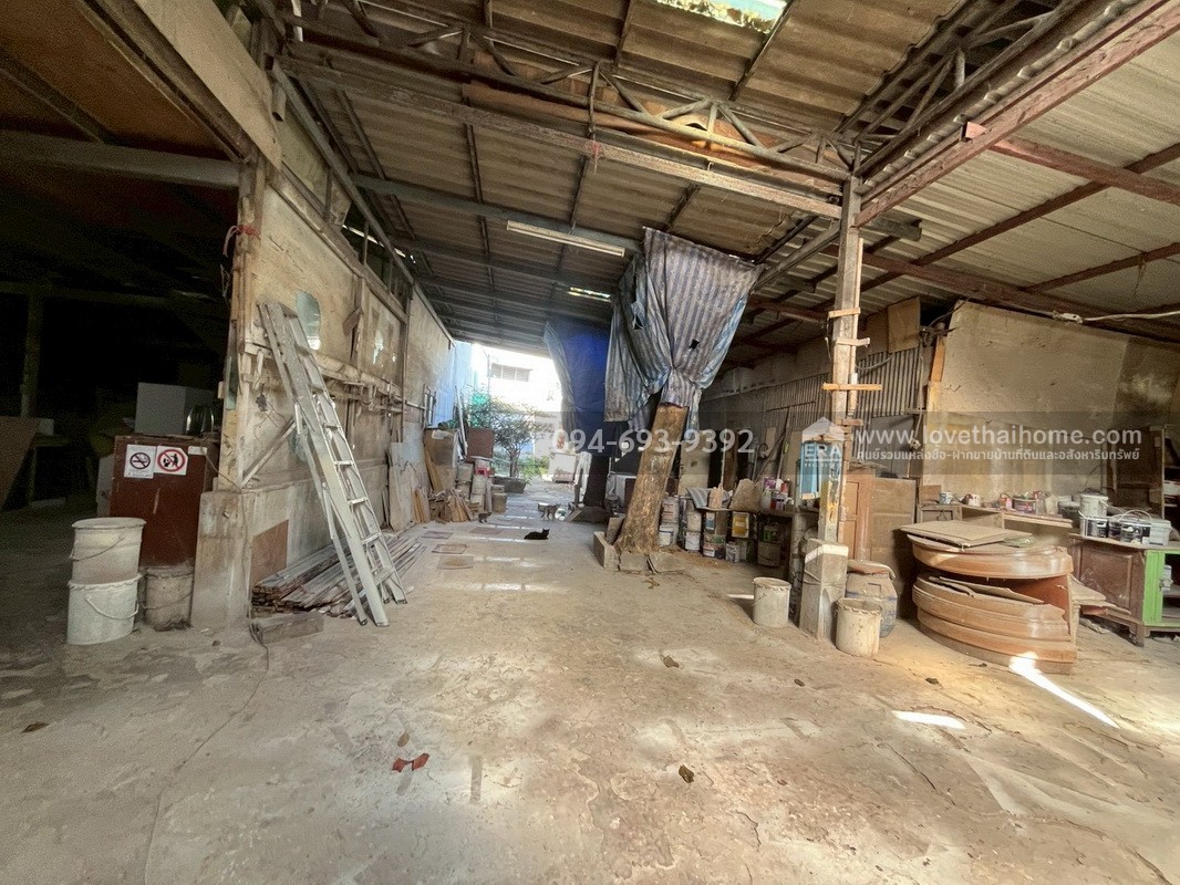 ขายที่ดิน ซอยพระยาสุเรนทร์30 แยก6/1 พร้อมแถม! โรงงานเฟอร์นิเจอร์ ฟรีค่ะ พื้นที่ 313 ตรว. ขาย เพียง18 ล้านบาท ทำเลเดินทางสะดวกมากๆ ด่วนๆ ราคาคุยได้สุดๆ