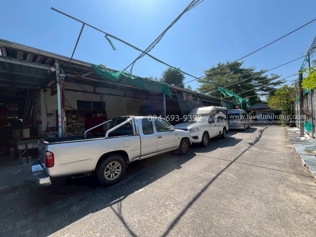 ขายที่ดิน ซอยพระยาสุเรนทร์30 แยก6/1 พร้อมแถม! โรงงานเฟอร์นิเจอร์ ฟรีค่ะ พื้นที่ 313 ตรว. ขาย เพียง18 ล้านบาท ทำเลเดินทางสะดวกมากๆ ด่วนๆ ราคาคุยได้สุดๆ