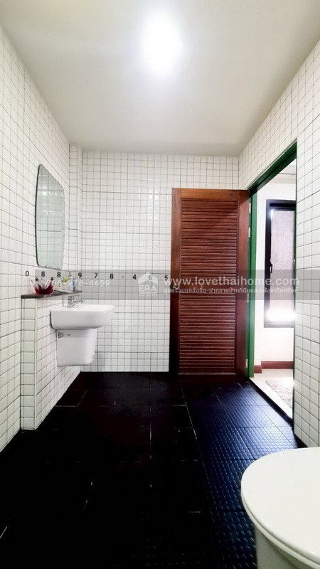 ขายบ้านเดี่ยว 2 ชั้น ลำลูกกา คลอง14 บึงคอไห ปทุมธานี พื้นที่ 200 ตรว. ขาย 3.8 ล้านบาท ติดบริษัทไทยภักดี ใกล้สนามกอล์ฟเรนวูด ปาร์ค เพียง 7 กม. บรรยากาศดี พร้อมอยู่ อายุ 2 ปี (บ้านใหม่)