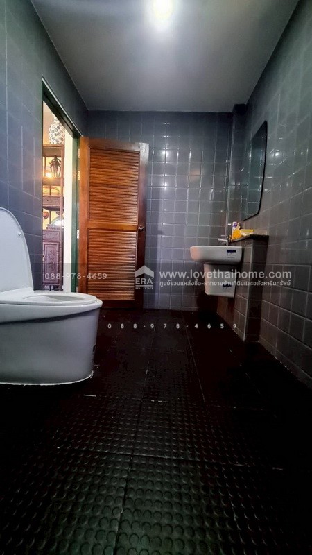 ขายบ้านเดี่ยว 2 ชั้น ลำลูกกา คลอง14 บึงคอไห ปทุมธานี พื้นที่ 200 ตรว. ขาย 3.8 ล้านบาท ติดบริษัทไทยภักดี ใกล้สนามกอล์ฟเรนวูด ปาร์ค เพียง 7 กม. บรรยากาศดี พร้อมอยู่ อายุ 2 ปี (บ้านใหม่)