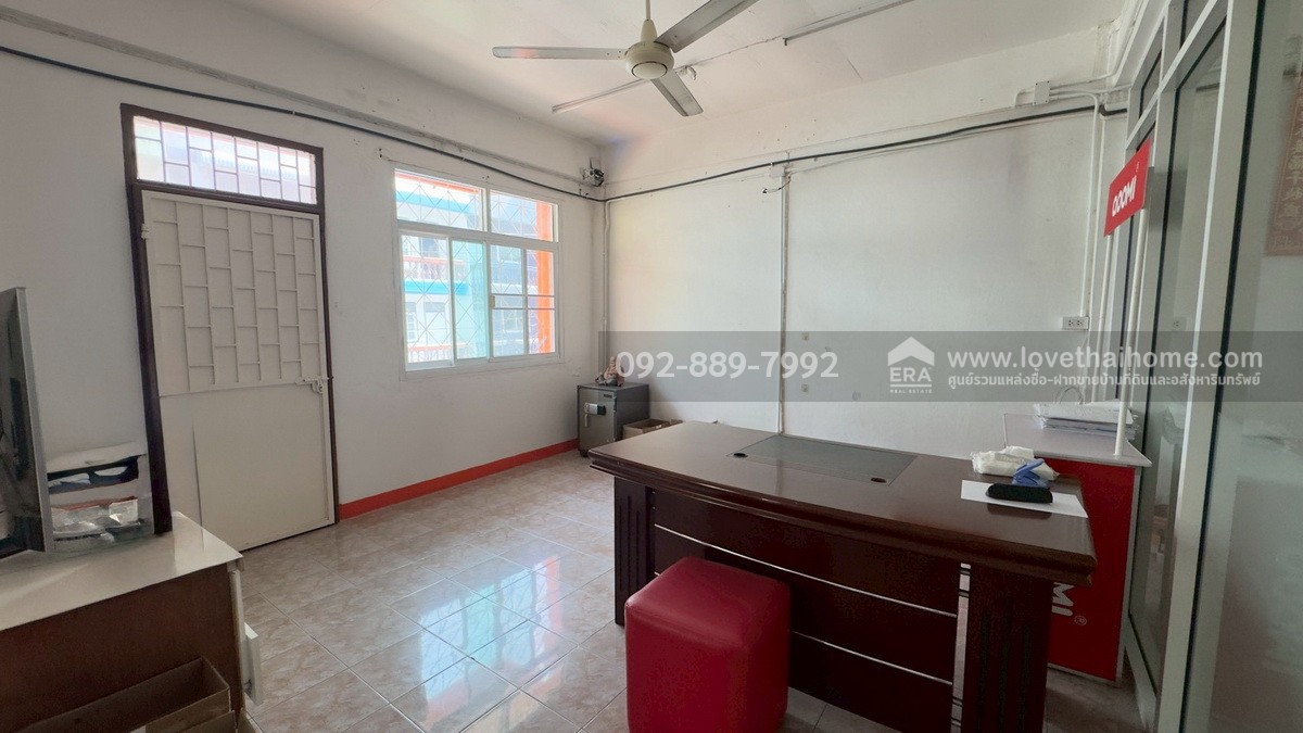 ขายตึกแถว 5 ชั้น หมู่บ้านอมรชัย2 ถนนพระราม2 ซอย34 มีทั้งหมด 4 คูหา พื้นที่ 80.4 ตรว. ราคาถูก ขายเพียง 16 ล้านบาท ใกล้เซ็นทรัล พระราม2