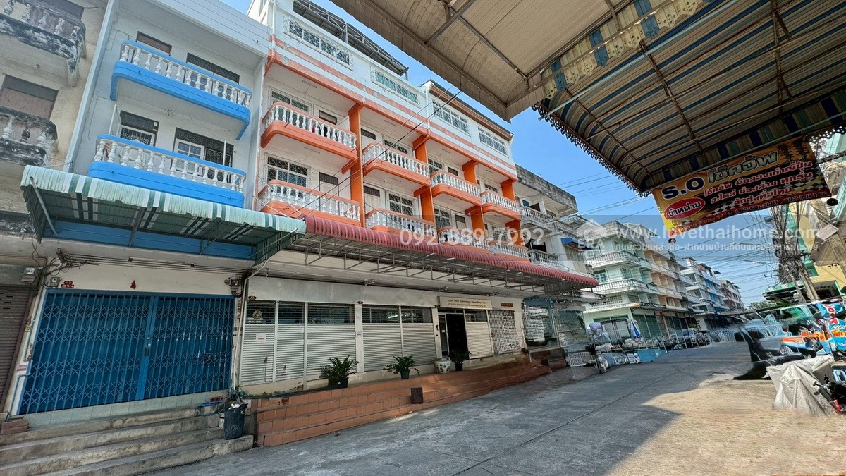 ขายตึกแถว 5 ชั้น หมู่บ้านอมรชัย2 ถนนพระราม2 ซอย34 มีทั้งหมด 4 คูหา พื้นที่ 80.4 ตรว. ราคาถูก ขายเพียง 16 ล้านบาท ใกล้เซ็นทรัล พระราม2