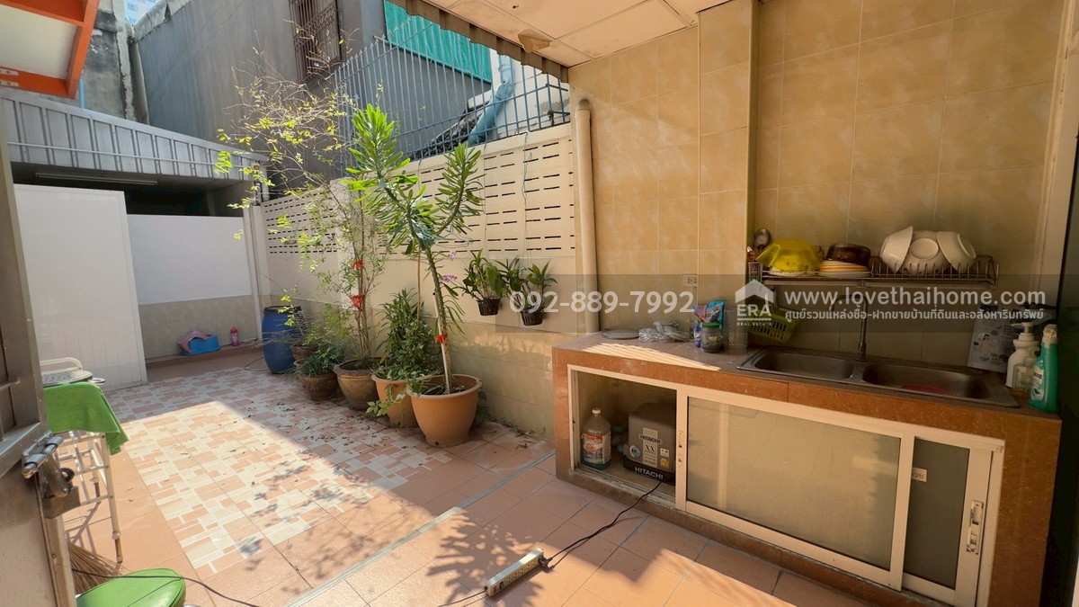 ขายตึกแถว 5 ชั้น หมู่บ้านอมรชัย2 ถนนพระราม2 ซอย34 มีทั้งหมด 4 คูหา พื้นที่ 80.4 ตรว. ราคาถูก ขายเพียง 16 ล้านบาท ใกล้เซ็นทรัล พระราม2