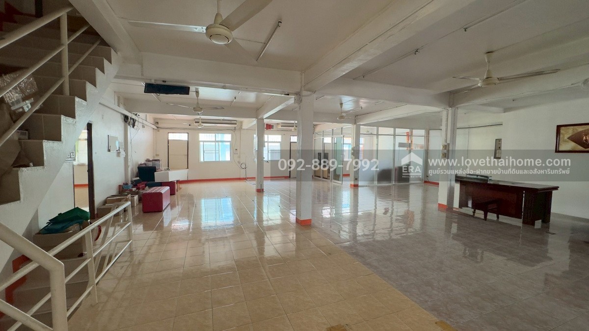 ขายตึกแถว 5 ชั้น หมู่บ้านอมรชัย2 ถนนพระราม2 ซอย34 มีทั้งหมด 4 คูหา พื้นที่ 80.4 ตรว. ราคาถูก ขายเพียง 16 ล้านบาท ใกล้เซ็นทรัล พระราม2