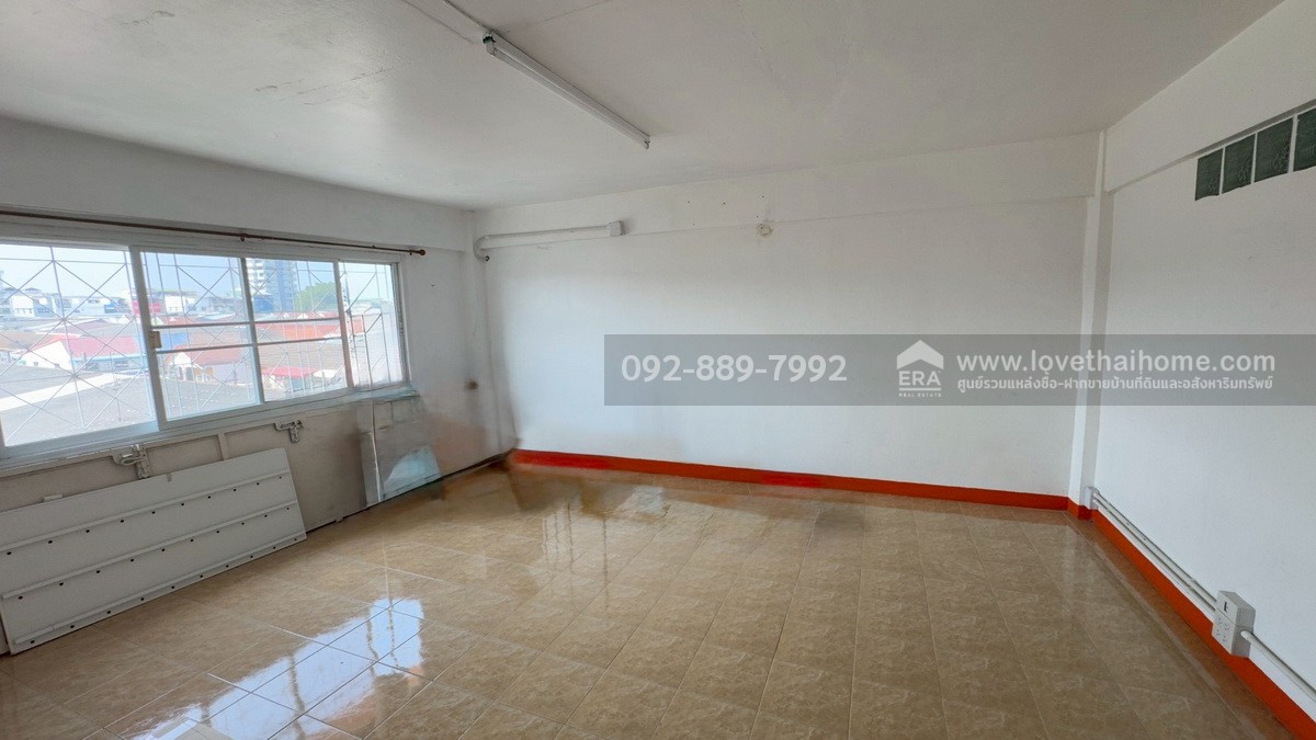 ขายตึกแถว 5 ชั้น หมู่บ้านอมรชัย2 ถนนพระราม2 ซอย34 มีทั้งหมด 4 คูหา พื้นที่ 80.4 ตรว. ราคาถูก ขายเพียง 16 ล้านบาท ใกล้เซ็นทรัล พระราม2