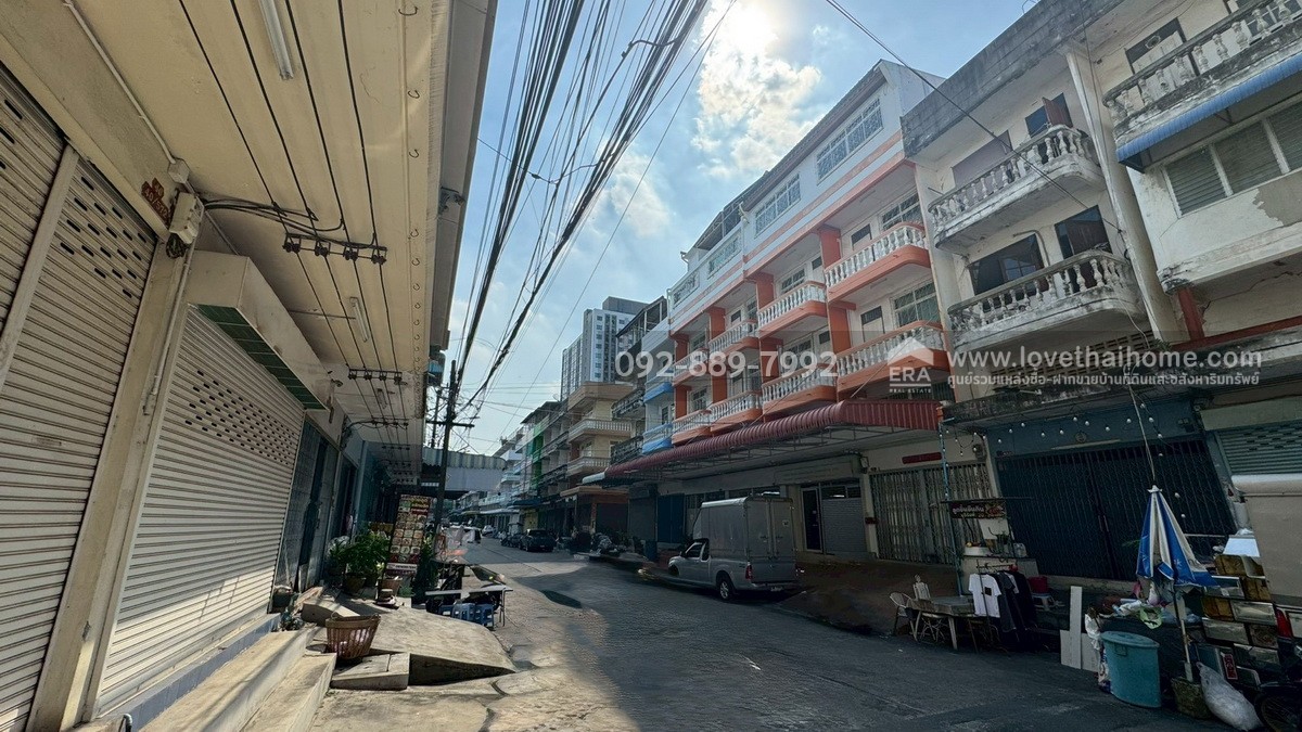 ขายตึกแถว 5 ชั้น หมู่บ้านอมรชัย2 ถนนพระราม2 ซอย34 มีทั้งหมด 4 คูหา พื้นที่ 80.4 ตรว. ราคาถูก ขายเพียง 16 ล้านบาท ใกล้เซ็นทรัล พระราม2