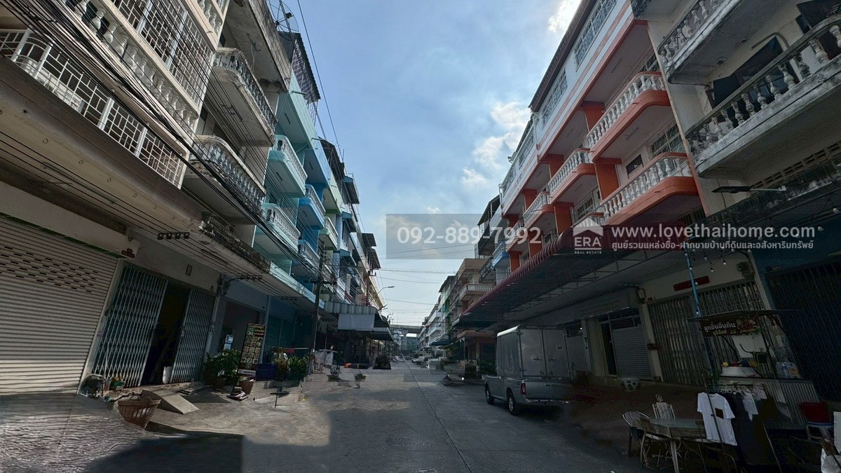 ขายตึกแถว 5 ชั้น หมู่บ้านอมรชัย2 ถนนพระราม2 ซอย34 มีทั้งหมด 4 คูหา พื้นที่ 80.4 ตรว. ราคาถูก ขายเพียง 16 ล้านบาท ใกล้เซ็นทรัล พระราม2