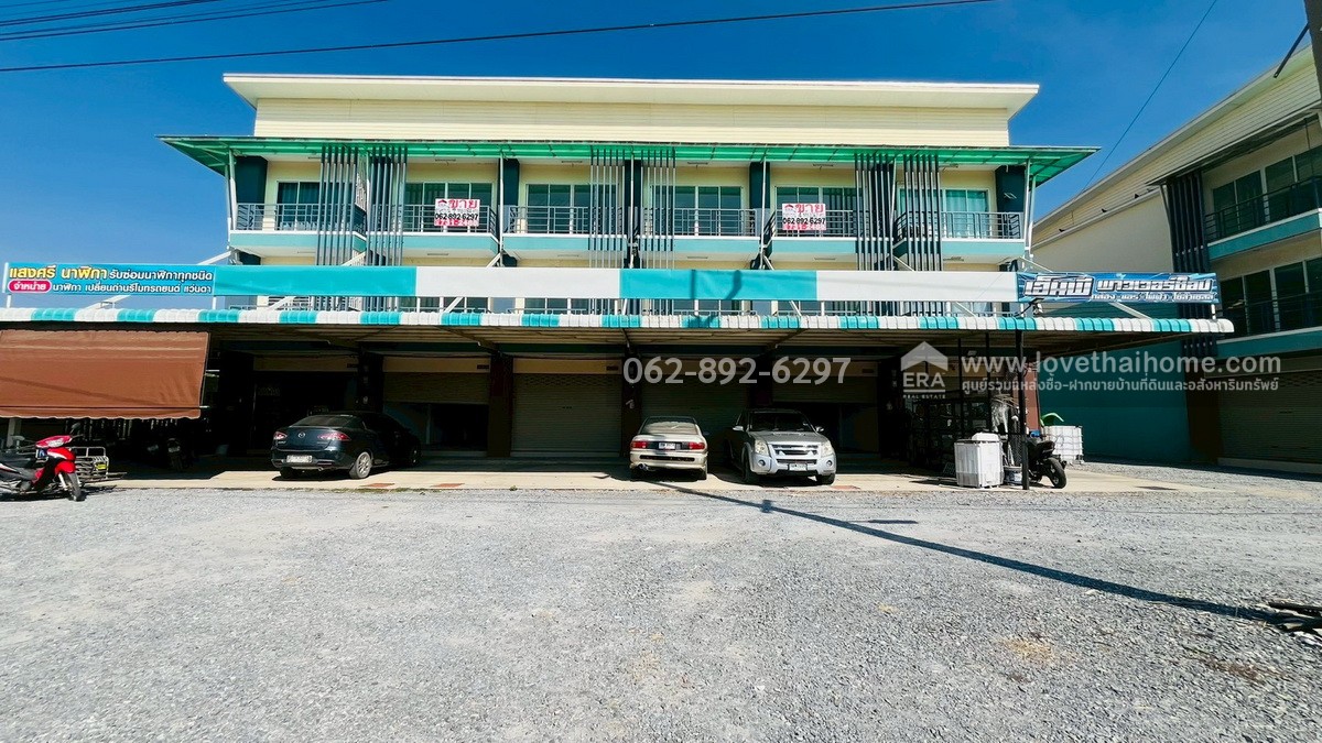 ขายด่วน! ตึกแถว 3 ชั้น ย่านบางเลน นครปฐม ตึกใหม่ 4 คูหา พื้นที่รวม 161.9 ตรว. ติดถนนหลัก ราคาเพียงแค่ห้องละ 2.95 ล้านบาทเท่านั้น (ขายรวม/แบ่งขายได้) ตึกสวยทันสมัย ราคาสุดคุ้ม-น่าซื้อสุดๆ ทรัพย์ดีแบบนี้ไม่ได้มีมาบ่อยๆนะจ๊ะ