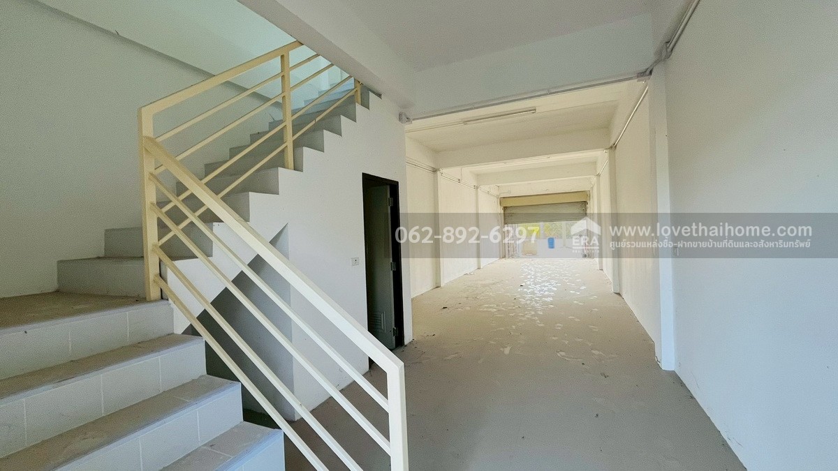 ขายด่วน! ตึกแถว 3 ชั้น ย่านบางเลน นครปฐม ตึกใหม่ 4 คูหา พื้นที่รวม 161.9 ตรว. ติดถนนหลัก ราคาเพียงแค่ห้องละ 2.95 ล้านบาทเท่านั้น (ขายรวม/แบ่งขายได้) ตึกสวยทันสมัย ราคาสุดคุ้ม-น่าซื้อสุดๆ ทรัพย์ดีแบบนี้ไม่ได้มีมาบ่อยๆนะจ๊ะ