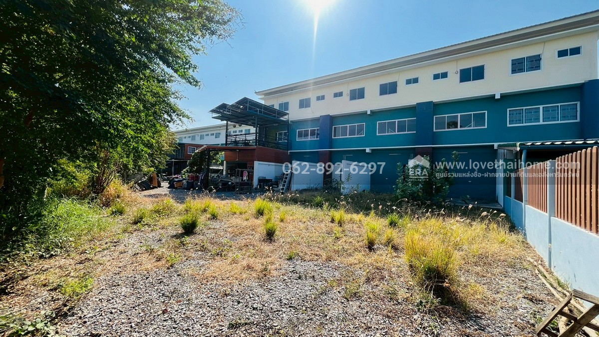 ขายด่วน! ตึกแถว 3 ชั้น ย่านบางเลน นครปฐม ตึกใหม่ 4 คูหา พื้นที่รวม 161.9 ตรว. ติดถนนหลัก ราคาเพียงแค่ห้องละ 2.95 ล้านบาทเท่านั้น (ขายรวม/แบ่งขายได้) ตึกสวยทันสมัย ราคาสุดคุ้ม-น่าซื้อสุดๆ ทรัพย์ดีแบบนี้ไม่ได้มีมาบ่อยๆนะจ๊ะ