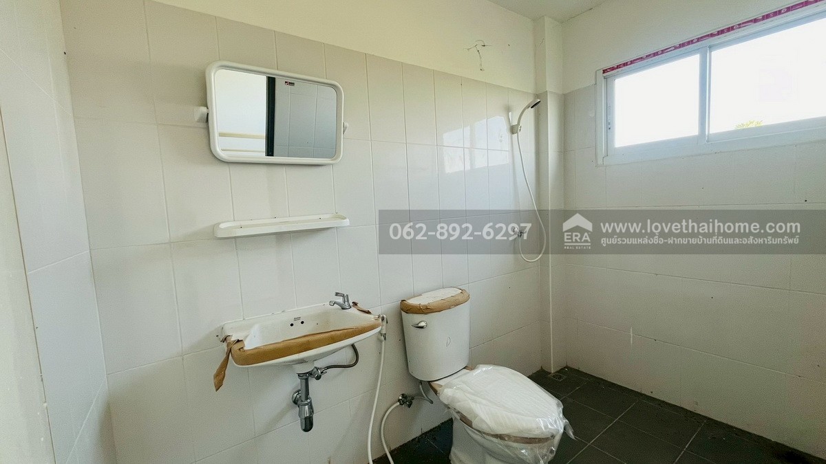 ขายด่วน! ตึกแถว 3 ชั้น ย่านบางเลน นครปฐม ตึกใหม่ 4 คูหา พื้นที่รวม 161.9 ตรว. ติดถนนหลัก ราคาเพียงแค่ห้องละ 2.95 ล้านบาทเท่านั้น (ขายรวม/แบ่งขายได้) ตึกสวยทันสมัย ราคาสุดคุ้ม-น่าซื้อสุดๆ ทรัพย์ดีแบบนี้ไม่ได้มีมาบ่อยๆนะจ๊ะ