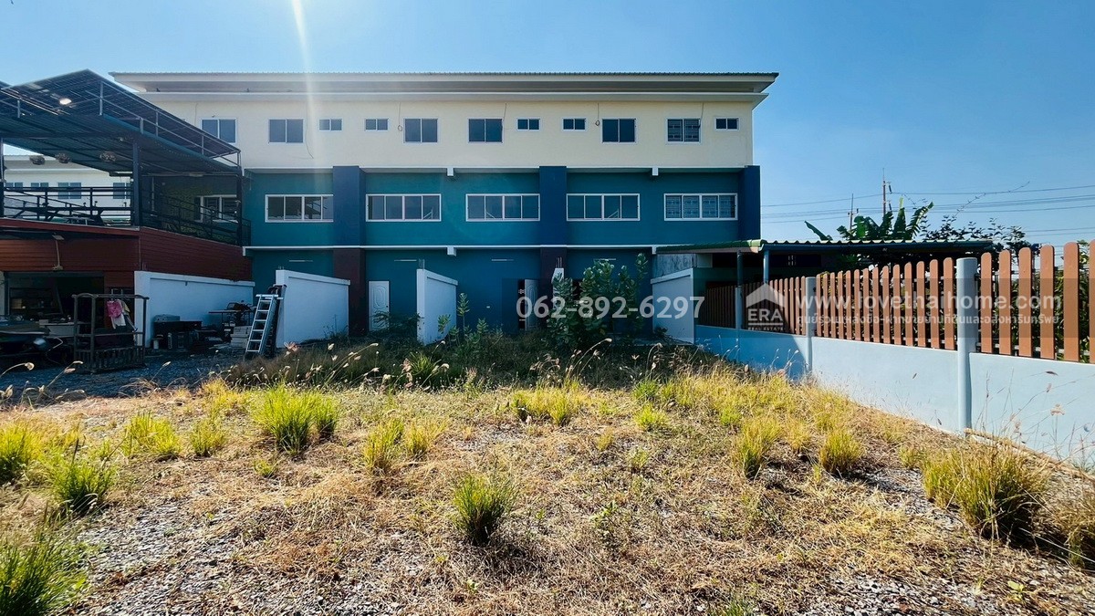 ขายด่วน! ตึกแถว 3 ชั้น ย่านบางเลน นครปฐม ตึกใหม่ 4 คูหา พื้นที่รวม 161.9 ตรว. ติดถนนหลัก ราคาเพียงแค่ห้องละ 2.95 ล้านบาทเท่านั้น (ขายรวม/แบ่งขายได้) ตึกสวยทันสมัย ราคาสุดคุ้ม-น่าซื้อสุดๆ ทรัพย์ดีแบบนี้ไม่ได้มีมาบ่อยๆนะจ๊ะ