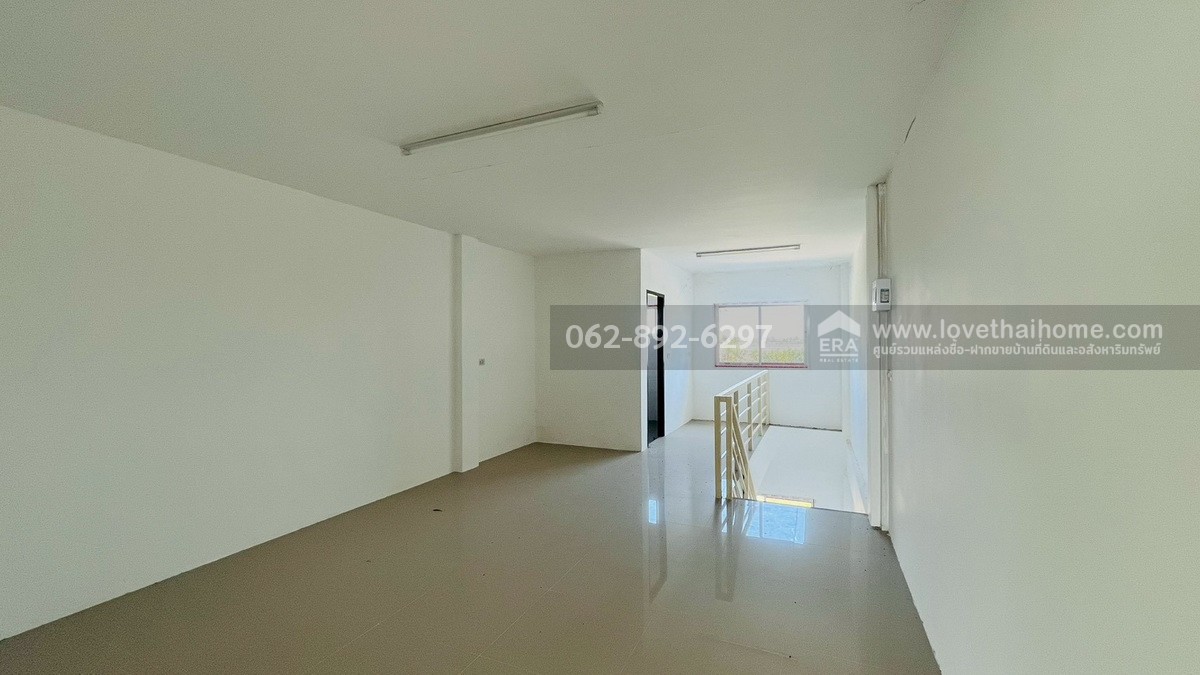 ขายด่วน! ตึกแถว 3 ชั้น ย่านบางเลน นครปฐม ตึกใหม่ 4 คูหา พื้นที่รวม 161.9 ตรว. ติดถนนหลัก ราคาเพียงแค่ห้องละ 2.95 ล้านบาทเท่านั้น (ขายรวม/แบ่งขายได้) ตึกสวยทันสมัย ราคาสุดคุ้ม-น่าซื้อสุดๆ ทรัพย์ดีแบบนี้ไม่ได้มีมาบ่อยๆนะจ๊ะ