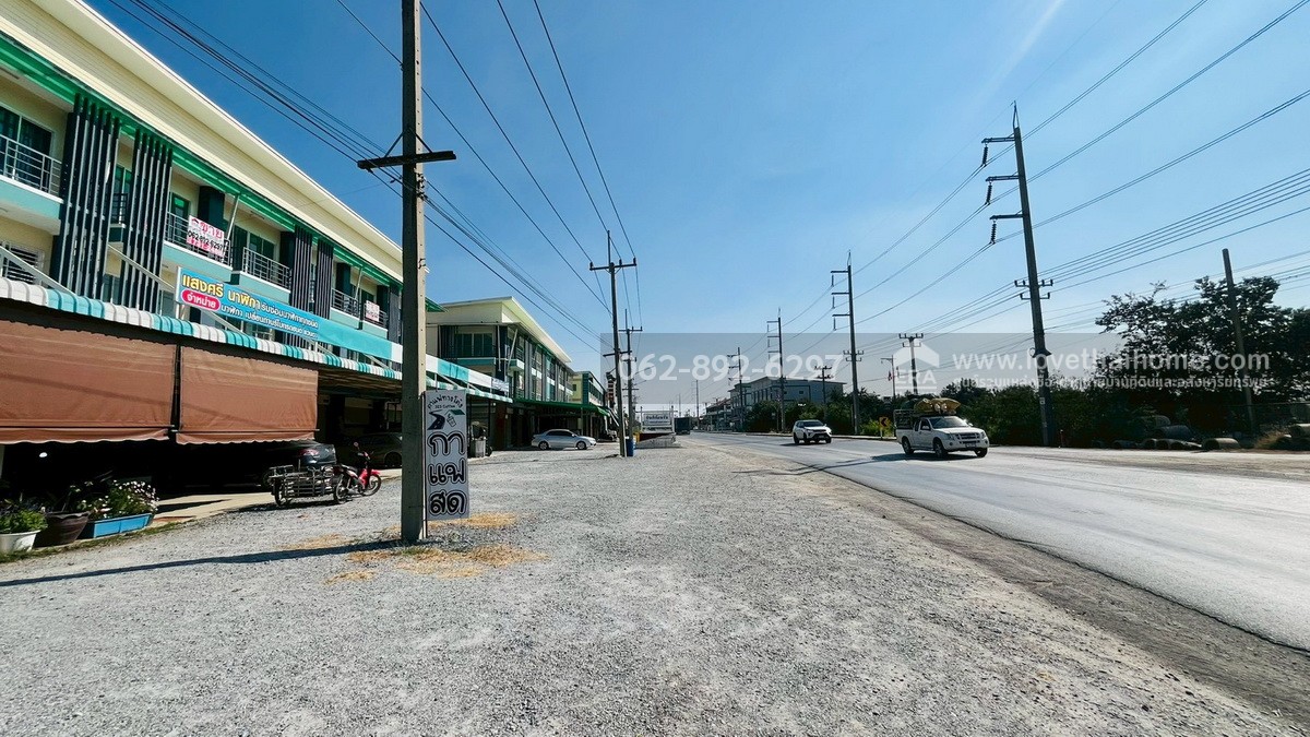 ขายด่วน! ตึกแถว 3 ชั้น ย่านบางเลน นครปฐม ตึกใหม่ 4 คูหา พื้นที่รวม 161.9 ตรว. ติดถนนหลัก ราคาเพียงแค่ห้องละ 2.95 ล้านบาทเท่านั้น (ขายรวม/แบ่งขายได้) ตึกสวยทันสมัย ราคาสุดคุ้ม-น่าซื้อสุดๆ ทรัพย์ดีแบบนี้ไม่ได้มีมาบ่อยๆนะจ๊ะ