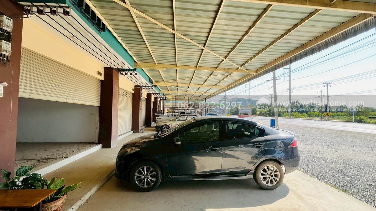 ขายด่วน! ตึกแถว 3 ชั้น ย่านบางเลน นครปฐม ตึกใหม่  2 คูหา ติดถนนหลัก ราคาเพียงแค่ห้องละ 2.95 ล้านบาทเท่านั้น (ขายรวม/แบ่งขายได้) ตึกสวยทันสมัย ราคาสุดคุ้ม-น่าซื้อสุดๆ ทรัพย์ดีแบบนี้ไม่ได้มีมาบ่อยๆนะจ๊ะ! ด่วนห้ามพลาด!