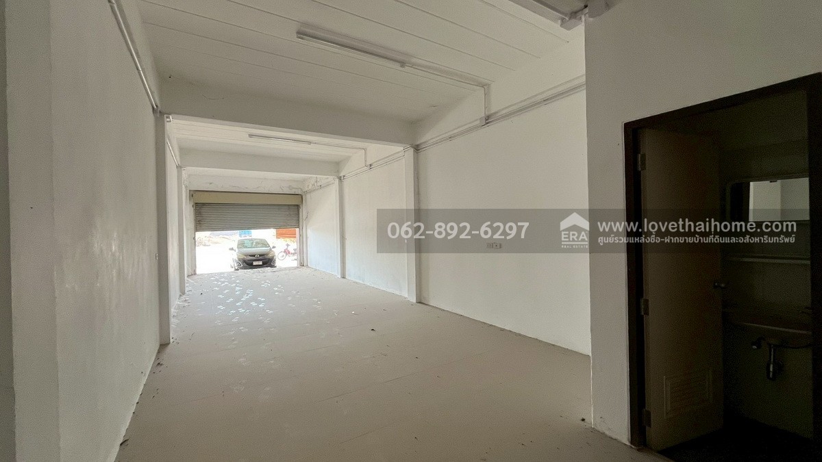 ขายด่วน! ตึกแถว 3 ชั้น ย่านบางเลน นครปฐม ตึกใหม่  2 คูหา ติดถนนหลัก ราคาเพียงแค่ห้องละ 2.95 ล้านบาทเท่านั้น (ขายรวม/แบ่งขายได้) ตึกสวยทันสมัย ราคาสุดคุ้ม-น่าซื้อสุดๆ ทรัพย์ดีแบบนี้ไม่ได้มีมาบ่อยๆนะจ๊ะ! ด่วนห้ามพลาด!