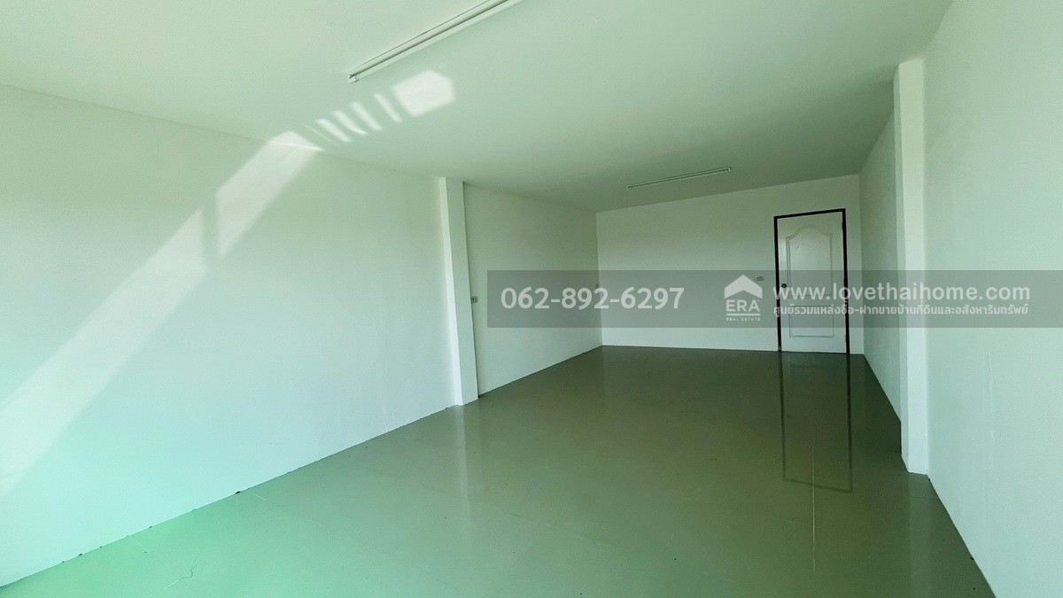 ขายด่วน! ตึกแถว 3 ชั้น ย่านบางเลน นครปฐม ตึกใหม่  2 คูหา ติดถนนหลัก ราคาเพียงแค่ห้องละ 2.95 ล้านบาทเท่านั้น (ขายรวม/แบ่งขายได้) ตึกสวยทันสมัย ราคาสุดคุ้ม-น่าซื้อสุดๆ ทรัพย์ดีแบบนี้ไม่ได้มีมาบ่อยๆนะจ๊ะ! ด่วนห้ามพลาด!