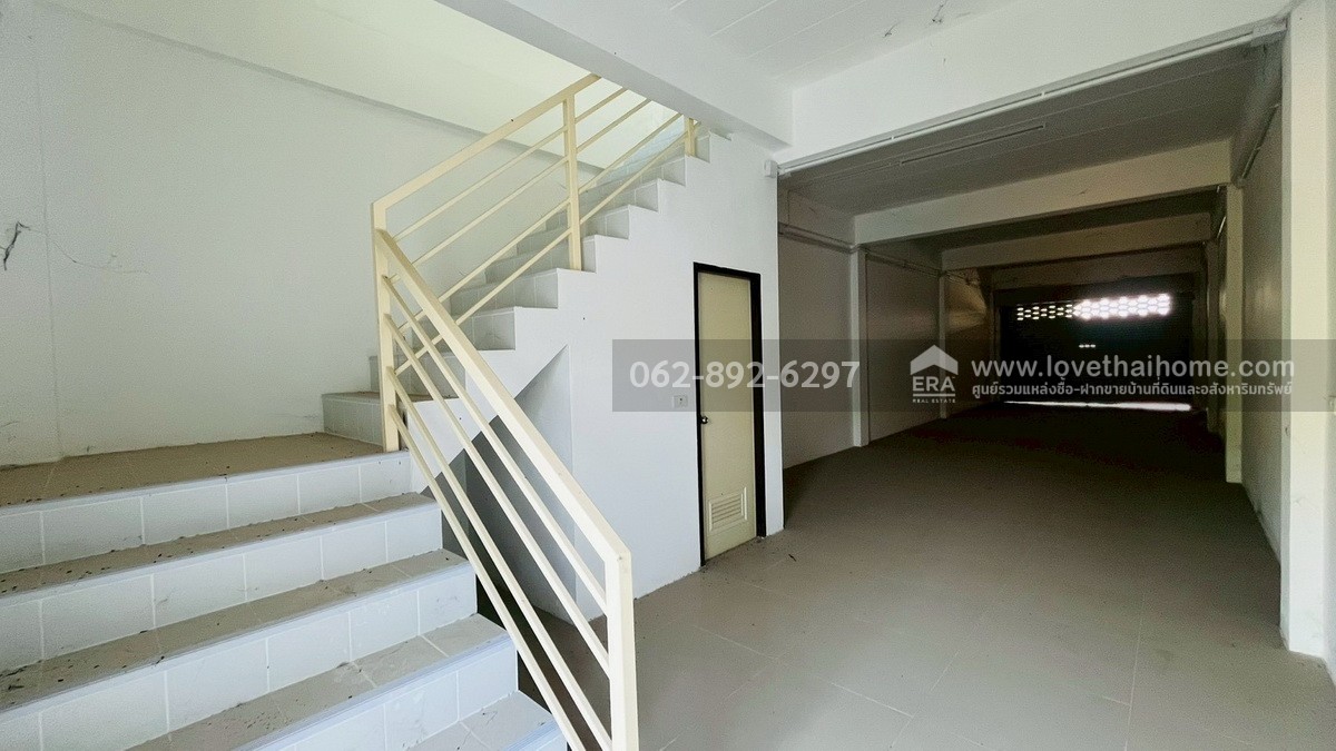 ขายด่วน! ตึกแถว 3 ชั้น ย่านบางเลน นครปฐม ตึกใหม่  2 คูหา ติดถนนหลัก ราคาเพียงแค่ห้องละ 2.95 ล้านบาทเท่านั้น (ขายรวม/แบ่งขายได้) ตึกสวยทันสมัย ราคาสุดคุ้ม-น่าซื้อสุดๆ ทรัพย์ดีแบบนี้ไม่ได้มีมาบ่อยๆนะจ๊ะ! ด่วนห้ามพลาด!