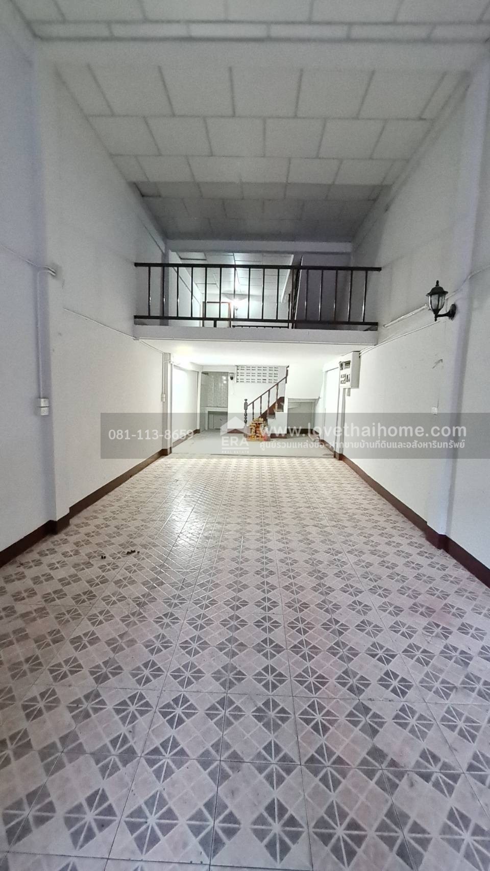 ขายตึกแถว 2.5 ชั้น ติดถนนประชาอุทิศ พื้นที่ 14.7 ตารางวา ขายเพียง 3.5 ล้านบาทเท่านั้น ตกแต่งใหม่ทั้งหลัง หิ้วกระเป๋าเข้าอยู่ได้เลย