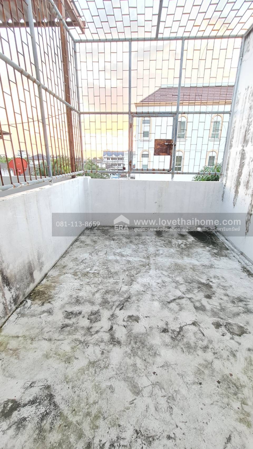 ขายตึกแถว 2.5 ชั้น ติดถนนประชาอุทิศ พื้นที่ 14.7 ตารางวา ขายเพียง 3.5 ล้านบาทเท่านั้น ตกแต่งใหม่ทั้งหลัง หิ้วกระเป๋าเข้าอยู่ได้เลย