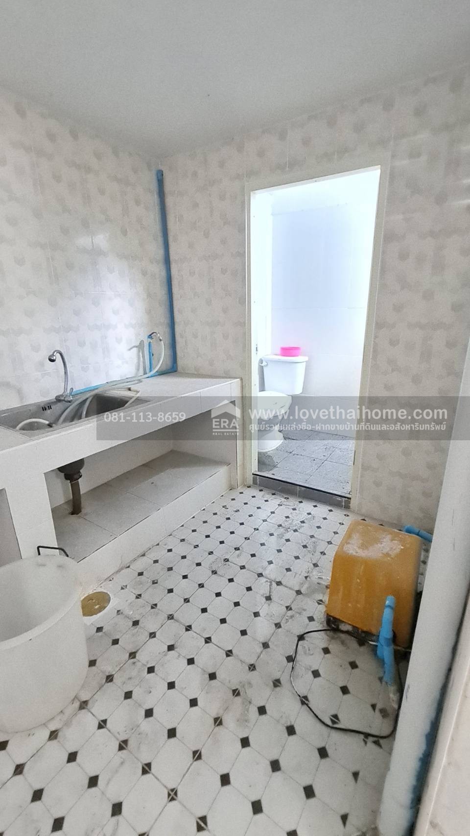 ขายตึกแถว 2.5 ชั้น ติดถนนประชาอุทิศ พื้นที่ 14.7 ตารางวา ขายเพียง 3.5 ล้านบาทเท่านั้น ตกแต่งใหม่ทั้งหลัง หิ้วกระเป๋าเข้าอยู่ได้เลย