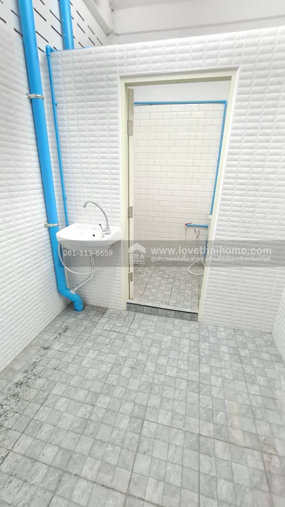 ขายตึกแถว 2.5 ชั้น ติดถนนประชาอุทิศ พื้นที่ 14.7 ตารางวา ขายเพียง 3.5 ล้านบาทเท่านั้น ตกแต่งใหม่ทั้งหลัง หิ้วกระเป๋าเข้าอยู่ได้เลย