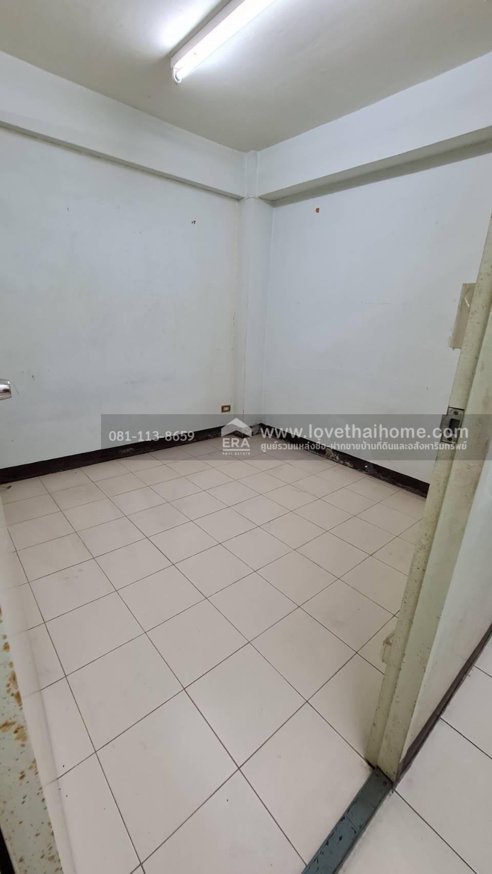 ขายตึกแถว 3.5 ชั้น ซอยประชาอุทิศ22 พื้นที่ 31 ตารางวา ขายเพียง 4.5 ล้านบาทเท่านั้น ตกแต่งใหม่หมดทั้งหลัง หิ้วกระเป๋าเข้าอยู่ได้เลย