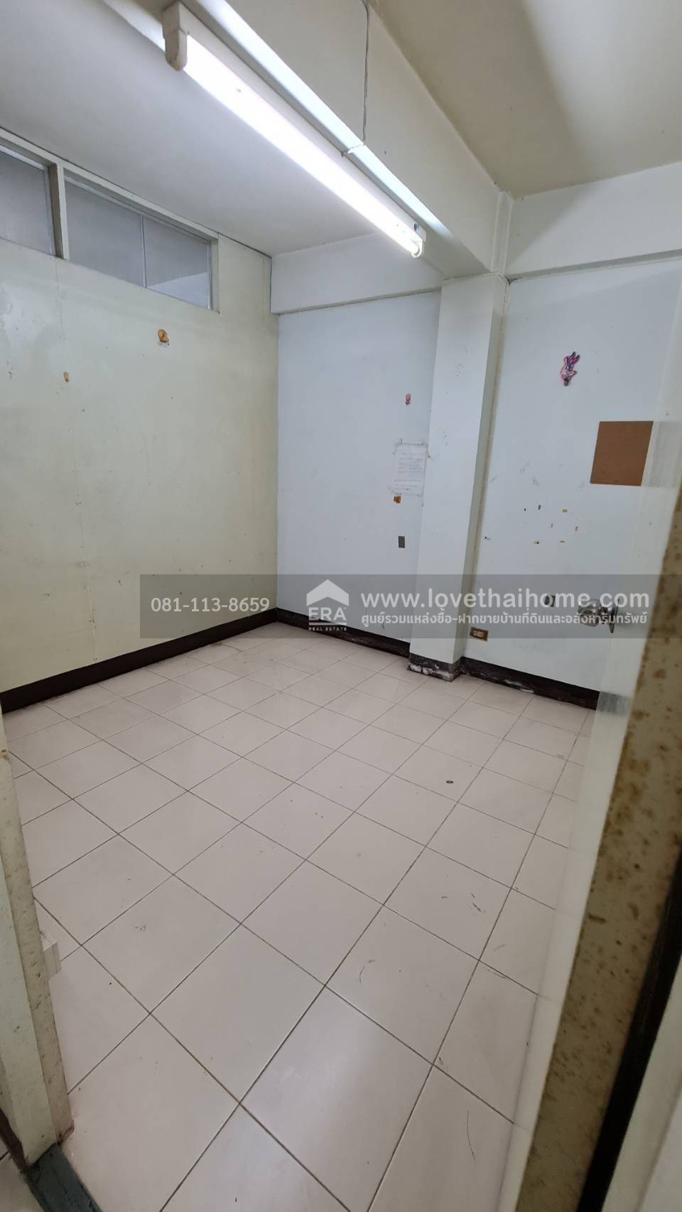 ขายตึกแถว 3.5 ชั้น ซอยประชาอุทิศ22 พื้นที่ 31 ตารางวา ขายเพียง 4.5 ล้านบาทเท่านั้น ตกแต่งใหม่หมดทั้งหลัง หิ้วกระเป๋าเข้าอยู่ได้เลย